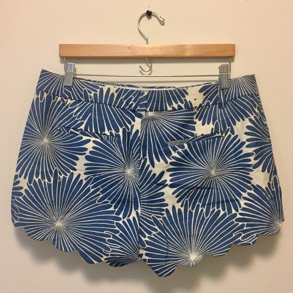 Scalloped Shorts - Picture 3 of 8